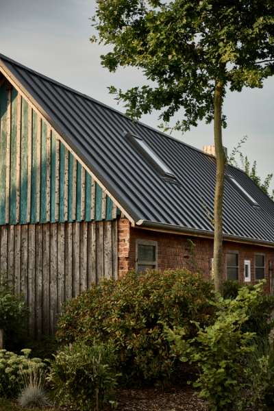 Steel roofing future-proofs this Gallows Hill residence, Galgenberg 21, 29356 Bröckel, Germany
